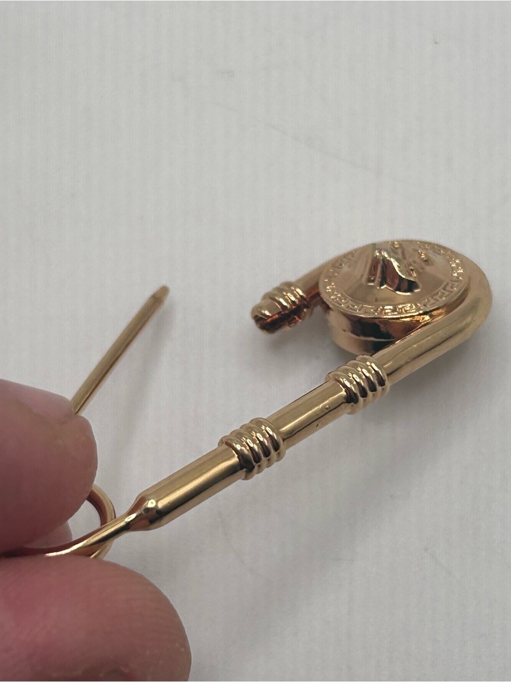 Versace Medusa Safety Gold Color Pin Brooch Accessories Large New W/O Tag - Picture 3 of 5
